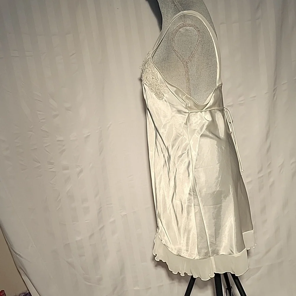 Linea Dontella Woman's White Chemise With Lace & Bottom Sheer Ruffle: Size: L - Picture 4 of 10